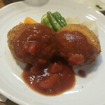 キッチン ブルー グローブ - 反対側から、ダイストマト入りポールスタアソースはたっぷり！