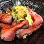 東北うまいもの酒場 プエドバル - ローストビーフ丼