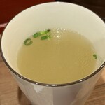 親子丼専門店 ○勝 - 鶏出汁のスープ。