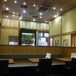 Sagara - 明るくゆったりした店内。