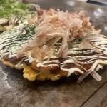 Naniwa Okonomiyaki Bochibochi - 定番のミックス