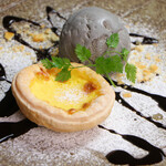 Egg tart and black sesame ice cream