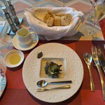 BISTRO VAGUE - サザエのエスカルゴバター焼き