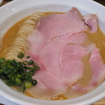 NIBOSHI MANIA - 自家製甘海老煮干とアサリの濃厚煮干ソバ