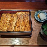 麟 - 肝吸いは肝が軽く炙ってあり、汁はほとんど味付け無しで、鰻の箸休めとして頂きます。