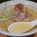 NIBOSHI MANIA - 淡麗真鯛と貝三種煮干蕎麦のスープ