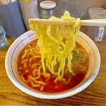 元祖きんかどう - 太麺は家系ラーメン位の太さの黄色い縮れ麺