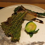 山口県産鰆焼き　海苔のソースで　縮みキャベツ　黒キャベツ　芽キャベツと共に