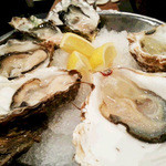 かき小屋 - 生牡蠣　北海道、宮城、広島産食べくらべ