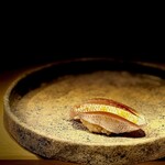 鮨　いの - 春子鯛。 一発目でやられました。 香りますねー。 丁寧に仕込んでますねー。 旨いなぁ。 カスゴが旨い鮨屋は間違いありませんからね。