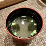 伊勢鮨 - ボタンエビと昆布で出汁をとったお味噌汁