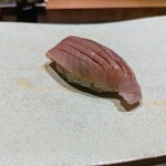 鮨裕 - 小田原の鰤  ４日熟成  周りみがき♪旨味深し！