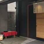 鮨裕 - 行燈に灯が入り､暖簾がかかる・・・いらっしゃい♪