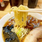 らーめん 戸丸屋 - 緩く縮れた短めの麺