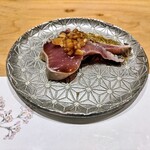 鮨裕 - 三重の鰹 藁焼  新玉葱醤油掛♪絶妙！