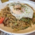 けやき坂 - 五目焼きそばに目玉焼きトッピング！もちもちでサイコー！！！！！