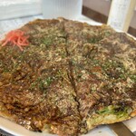 けやき坂 - お好み焼きと焼きそばのコラボ。富士宮ではしぐれ焼きというそうです。広島焼のような、そば飯のお好み焼きバージョンといった感じ！