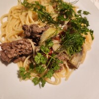 ピッツェリア&トラットリア ゴンゾ 目黒店 - パスタ お店の雰囲気がとても良いです。入口の薪や店内の雰囲気素敵です。家族連れも多くスペースがあればベビーカーも店内OKでした。