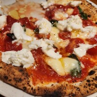 ピッツェリア&トラットリア ゴンゾ 目黒店 - マルゲリータの上のランクのピザ 美味しいですが普通のマルゲリータでも良かったかも 
