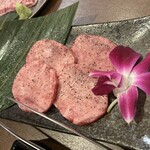 炭火焼肉 満月 - 極みタン