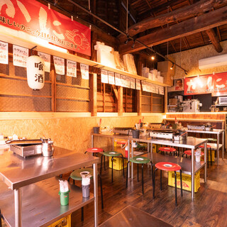 活気あるれる市場風の店内