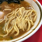 裏野中家 - 酒井製麺の中太麺。