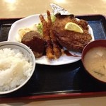 幸 - C定食（450円）フライドチキンは鶏モモでした。