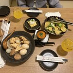 京出汁おでんと旬菜天ぷら 鳥居くぐり 池袋店 - お通しのおでんなど
