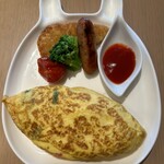 Indigo Home Kitchen Yamateras - 子供用にサービス卵料理。オムレツ全部入れ良く焼き。こんな瀟洒な食べ物は普段作らないので、食べ慣れていなくて半分以上が母の元へ。