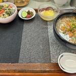 中国料理 頤和園 - 酸辣湯麺を食べて、ドンブリの出来上がりを待ちます