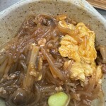 中国料理 頤和園 - 春雨の煮物の下から卵焼きが出てきた。