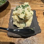 Chassy 札幌 - キタアカリのガーリックベーコンポテサラ