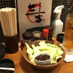 やきとん三吉 - お通し＊キャベツ盛り（味噌ダレ）おかわり無料