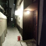 路地中にひっそりと