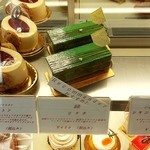 パティスリー ラミティエ - この鮮やかな緑に魅せられて　「緑」　４２０円