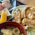 Natsuume - 豚ロース焼肉がどストライクの美味さ♪o(≧▽≦)o☆
                        お味噌汁もちゃんとしてて美味しい♡