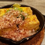 だれやめや - 揚げ豆腐のガーリックバター鉄板焼き　680円