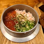 Kaisento Kamameshino Omise Uoyoshi - 蟹といくらの釜飯
