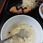 台湾料理 福祥居 - 定食のスープと揚げ物