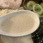 Hakata Tenjin - いわゆるクリーミーな博多豚骨スープ