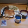 HOTEL AZ - 無料の朝ごはんいただきます～！(残念ながらメロンソーダはありませんね！)