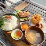 海沿いの キコリ食堂 - 