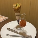 くるみ堂 - くずして食べる海老とアボカドのユッケ