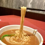JOE'S SHANGHAI New York - 低加水ストレート細麺が餡に絡む
