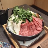 しゃぶしゃぶ 吟半 お台場店 - 肉と野菜を一緒に煮る関東風すき焼き。