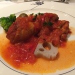 デュオ フルシェット - 骨付き鶏モモ肉のローマ風煮込み 
            