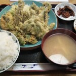 イースト・ロード - 山菜てんぷら定食(ご飯多め)