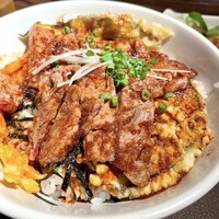 旬菜ステーキ処 らいむらいと - 特製ステーキ丼（USサーロイン100g）
                      ご飯大盛りで注文。サラダ付き