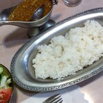 タンドゥール - インドカレーとご飯850円　サラダ400円