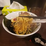 麺屋 オリガミ - 麺もよくスープも吸っていて美味しいです(^-^)